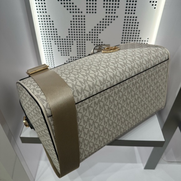 MICHAEL KORS TRAVEL MEDIUM DUFFEL SATCHEL / CROSSBODY BAG LIGHT CREAM MULTI - Picture 10 of 14